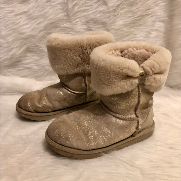 UGG Boots Beautiful cream with gold glitter ✨Kids4/Adult 6 EUC barely worn - Picture 1 of 11